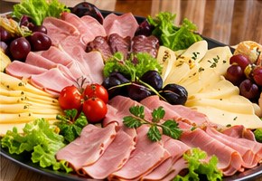 Beispielfoto: Aufschnitt-, Schinken-, Käse- und Fischplatten